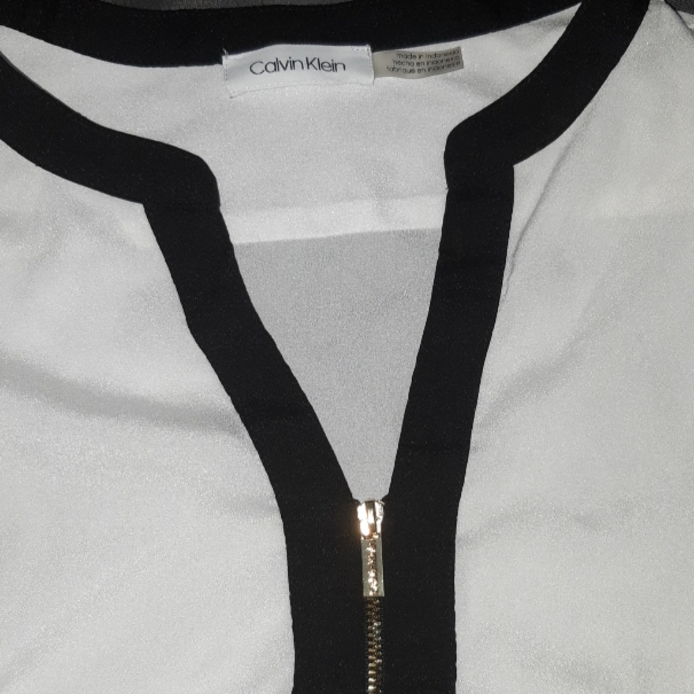 Blouse - Picture 2 of 3